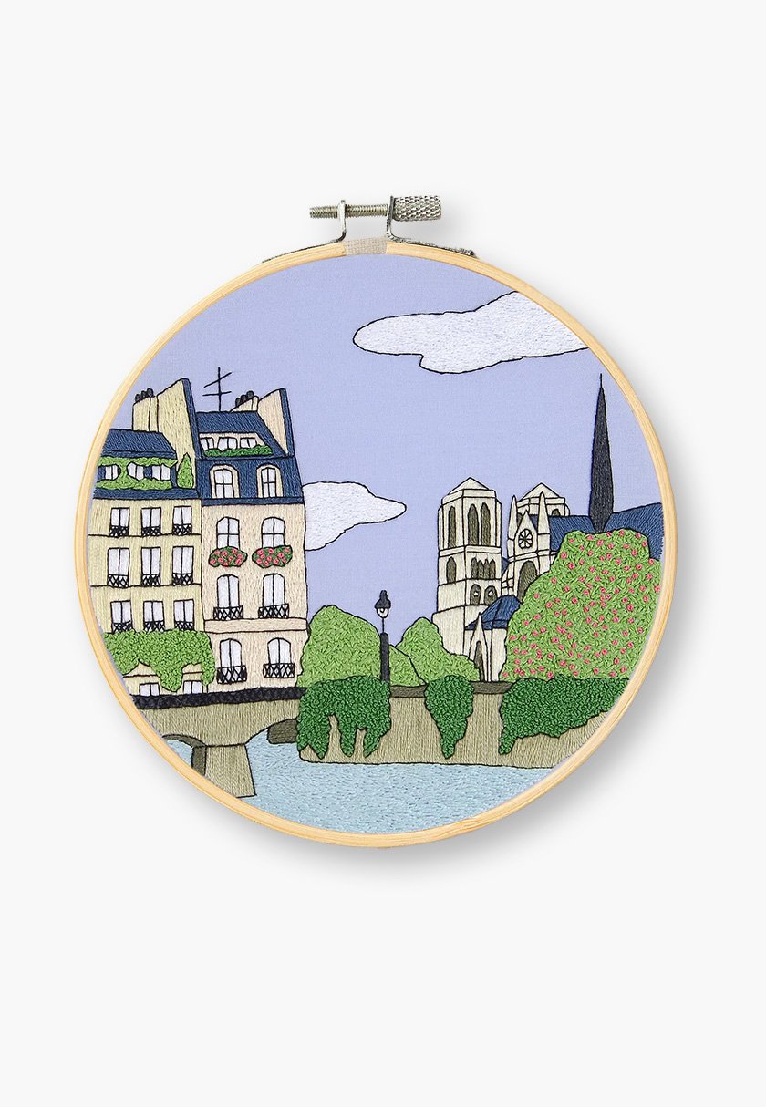DMC – Paris Embroidery Kit by Kseniia Guseva – Intermediate