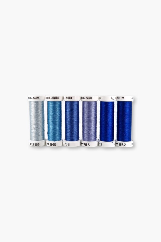 Au Ver à Soie Soie 1003 “Bleu” – Confezione da 6 rocchetti – 100% seta