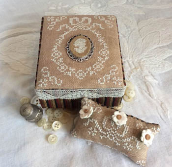 Ancient Lady Sewing Box with Medallion | Cross Stitch Pattern by Mani di Donna