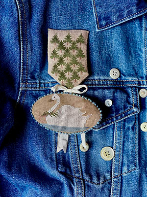 Stacy Nash Swans A Swimming Badge Paper Pattern