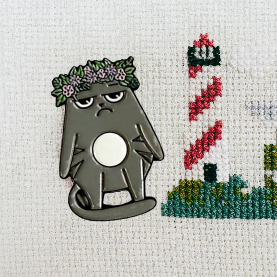 Grumpy Cat Loves Spring Needle Minder