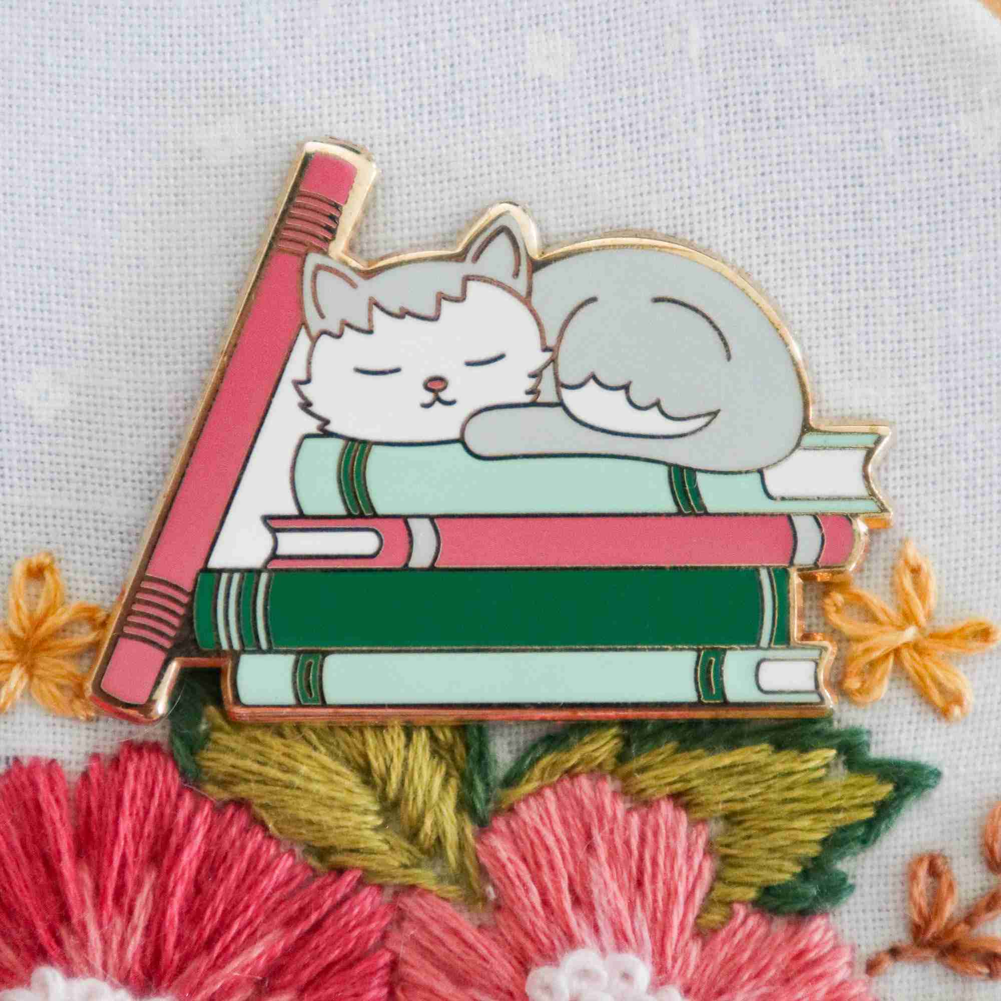 Bookish Cat Magnetic Needle Minder