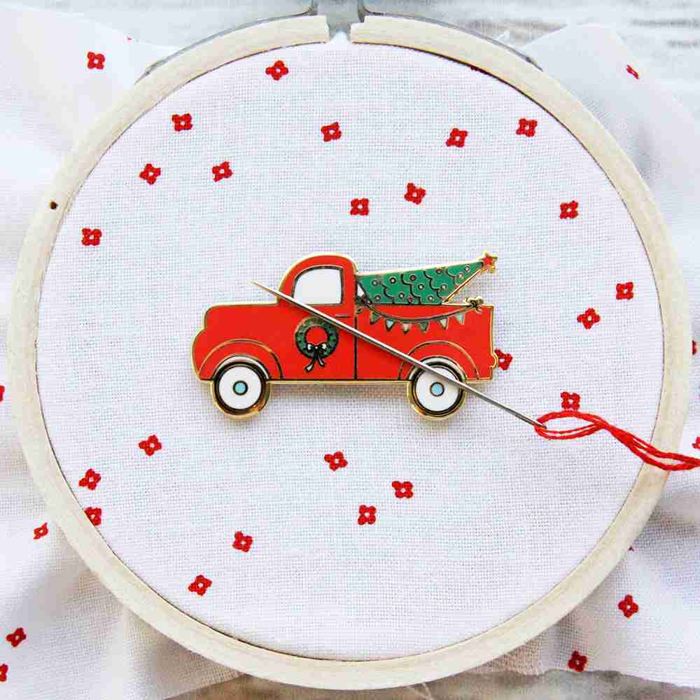 Christmas Truck Magnetic Needle Minder