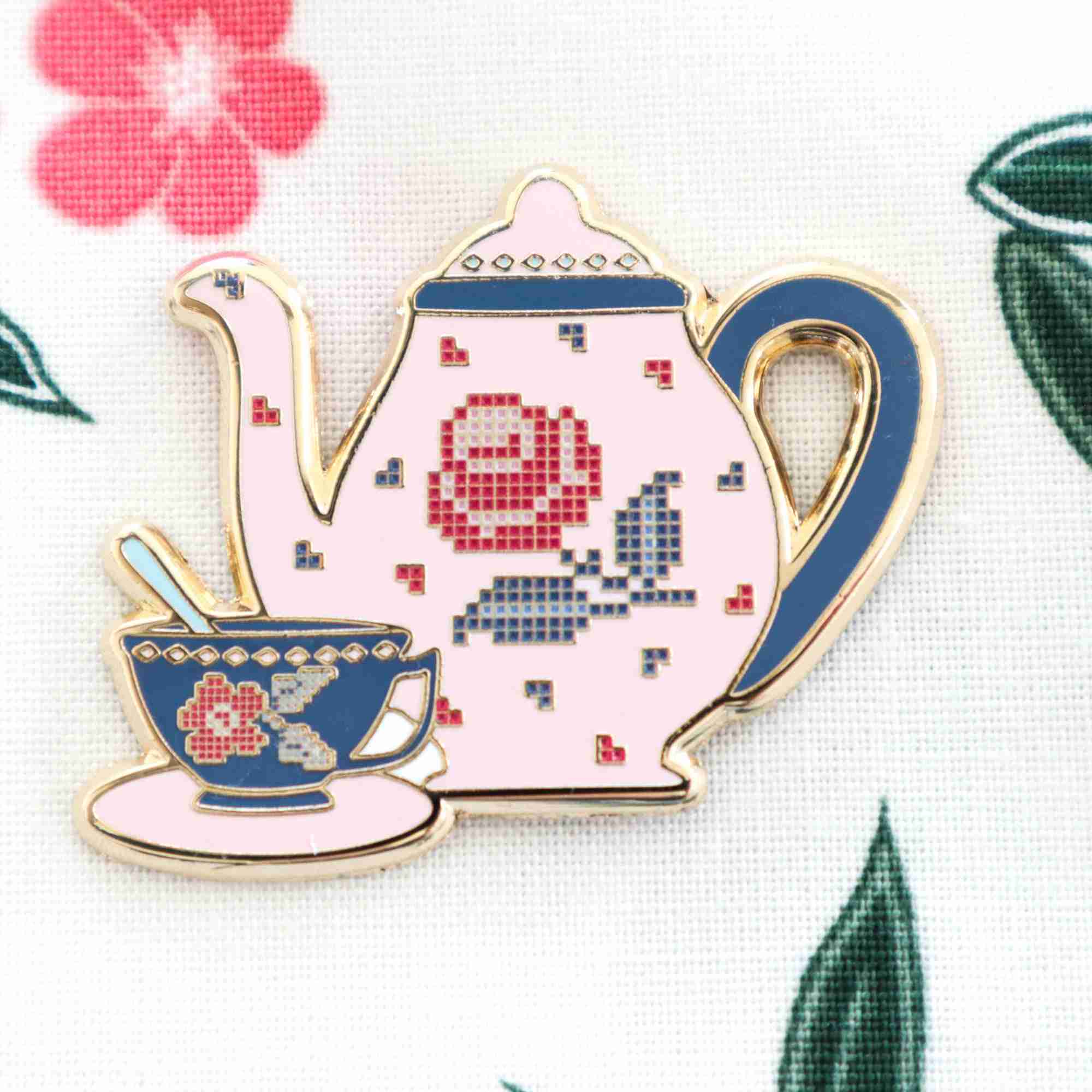 Roses Tea Set Magnetic Needle Minder