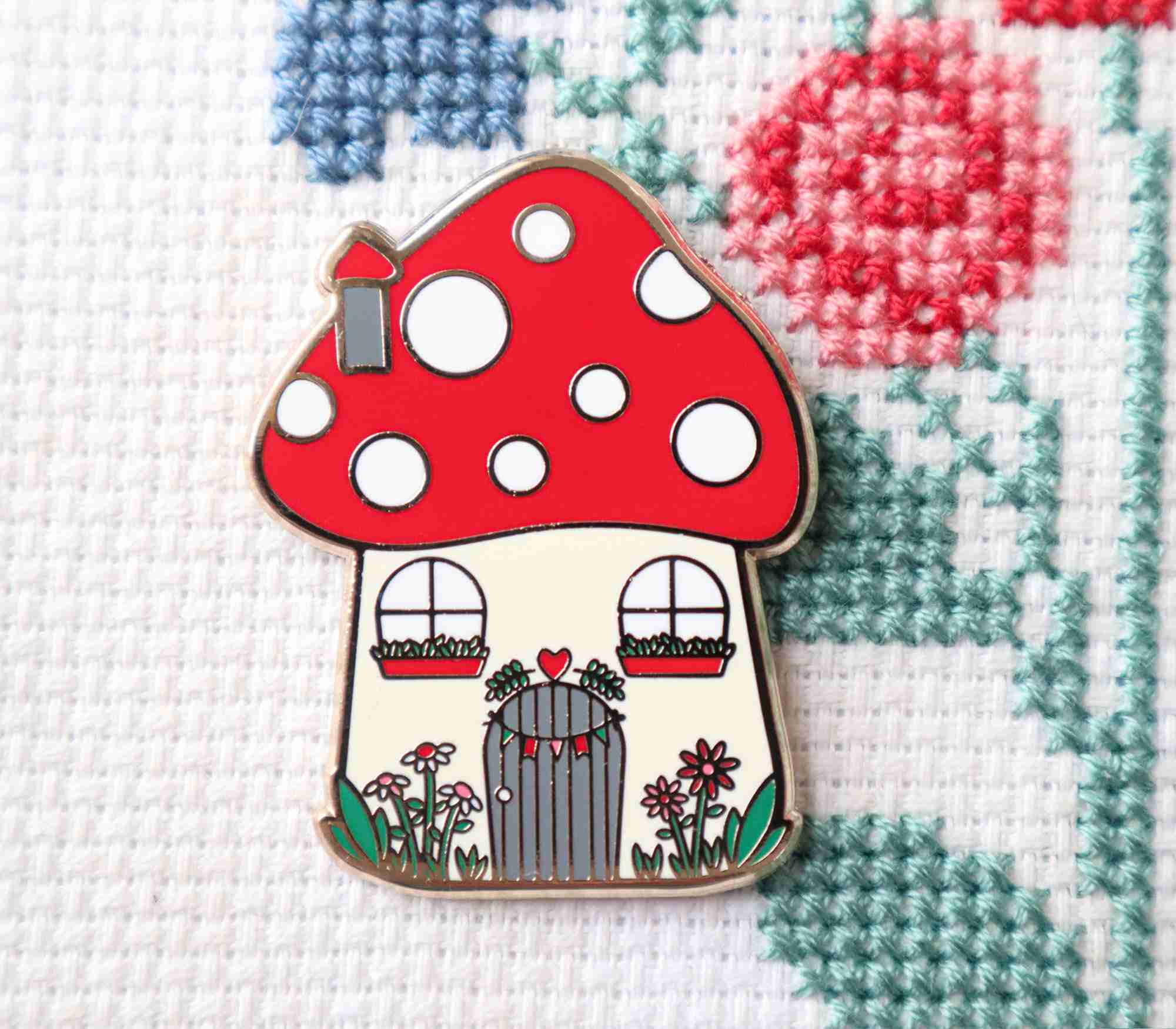 Woodland Mushroom House Magnetic Needle Minder