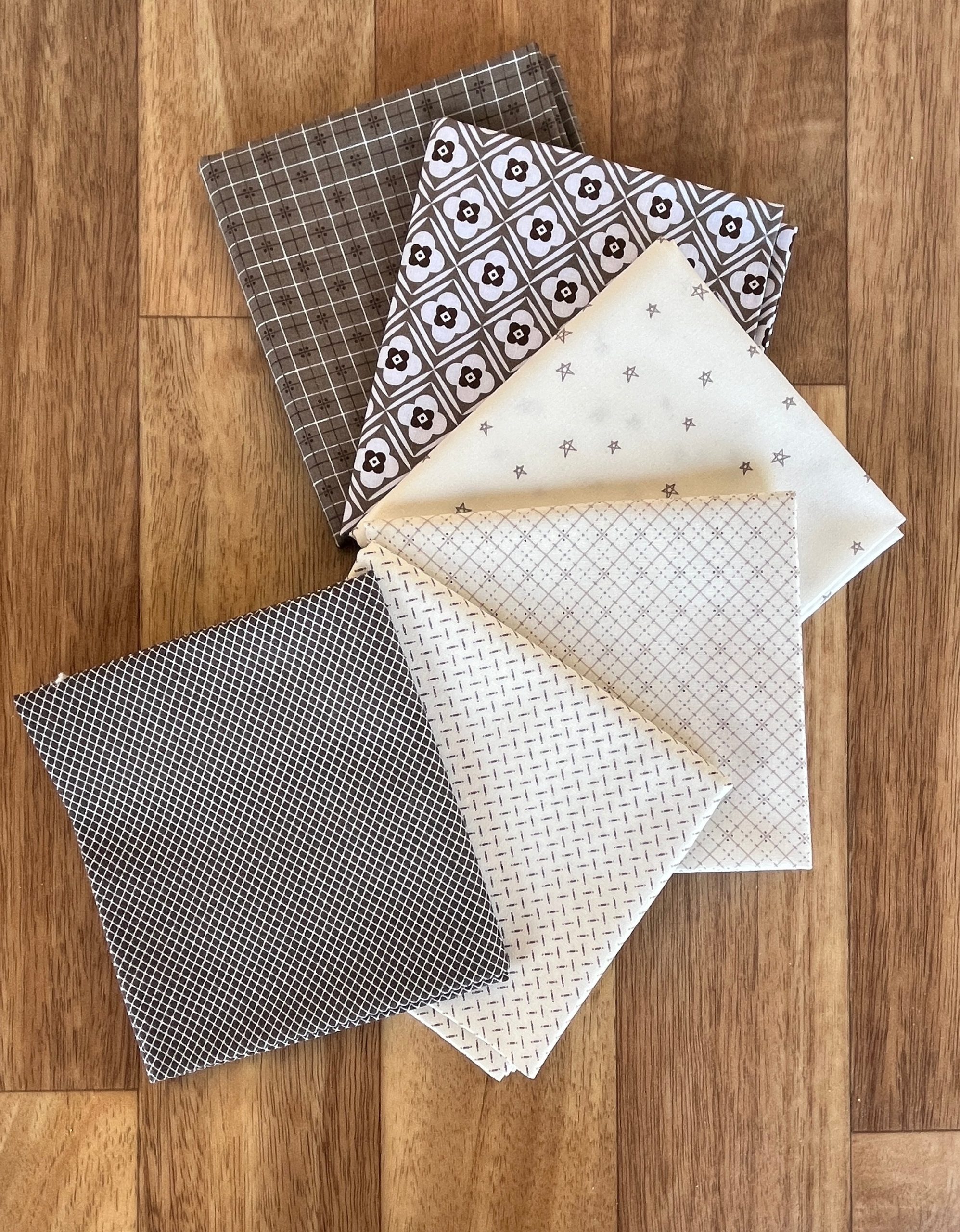 Bee Plaids - Pebble Fat Quarter Bundle by Lori Holt for Riley Blake