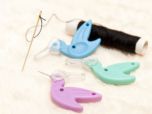 Le Needle Bird Needle Threader