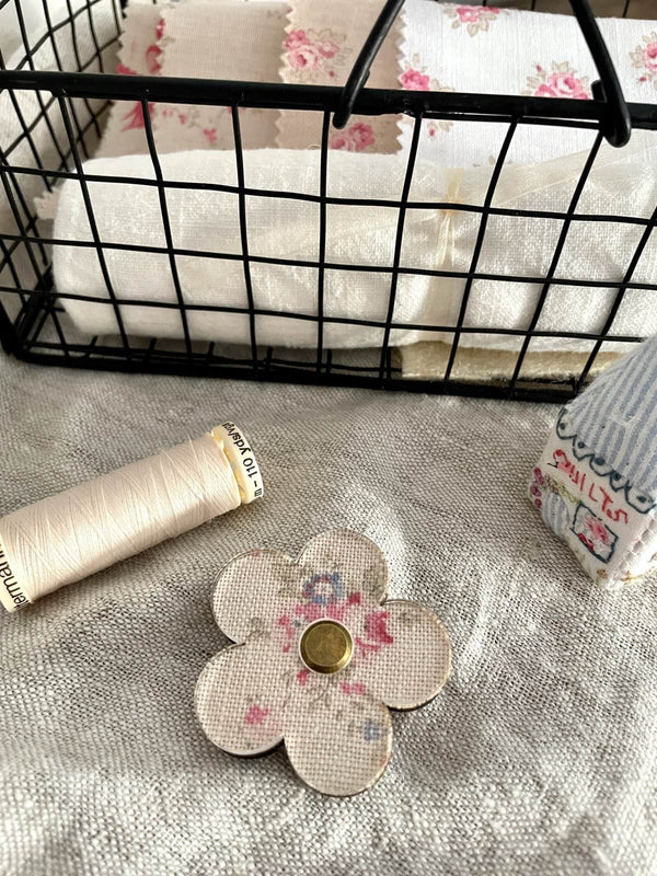 Unwrapped Yarn Needleminder