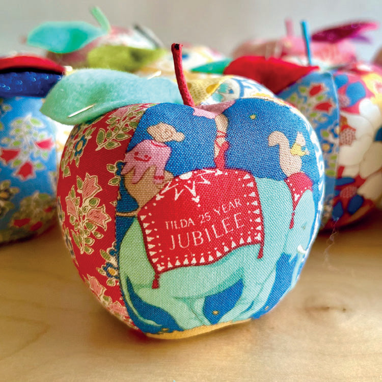 Apple Pincushion by Nic Vaughan for Craftapalooza