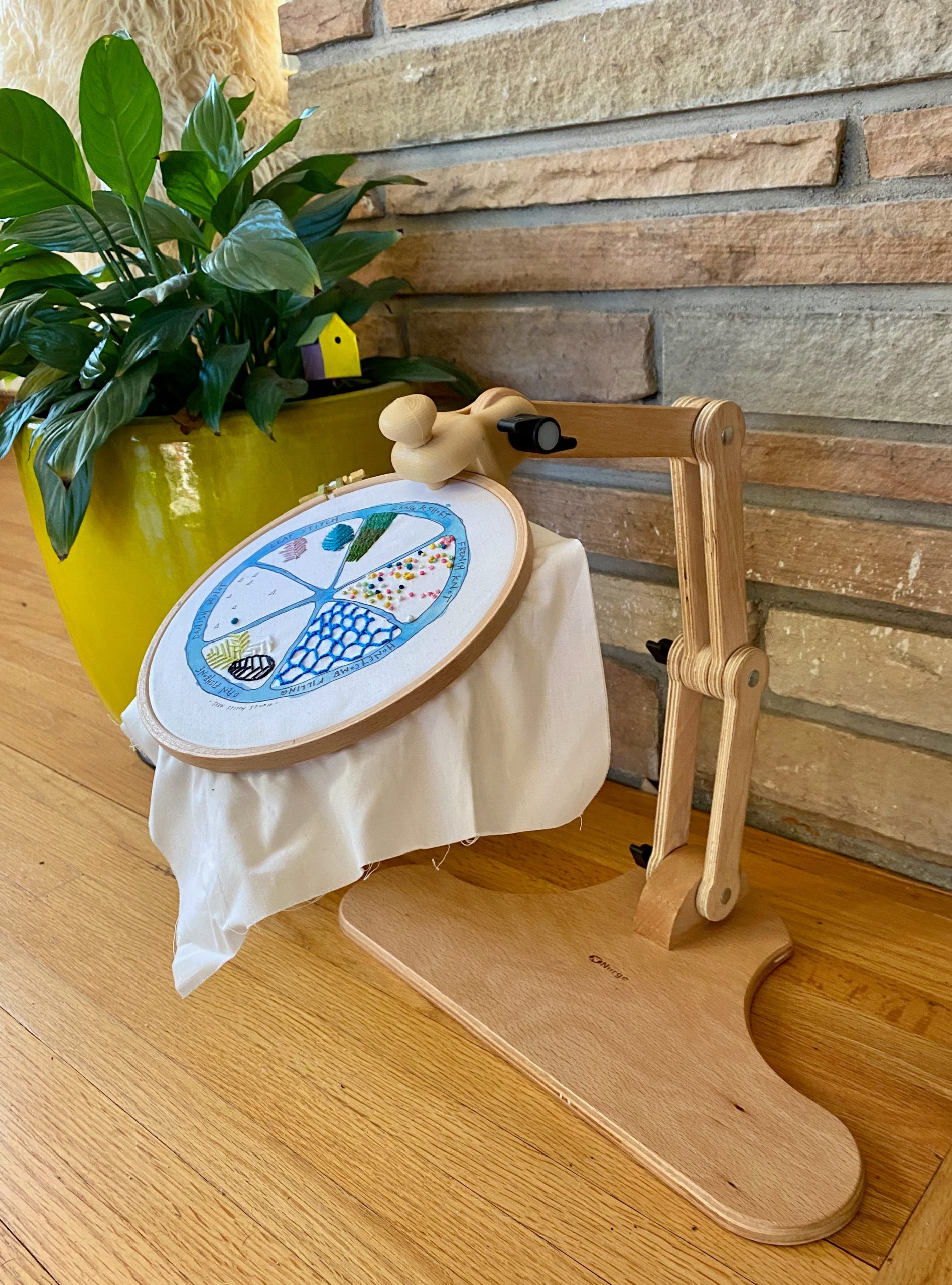 Nurge Adjustable Table Stand