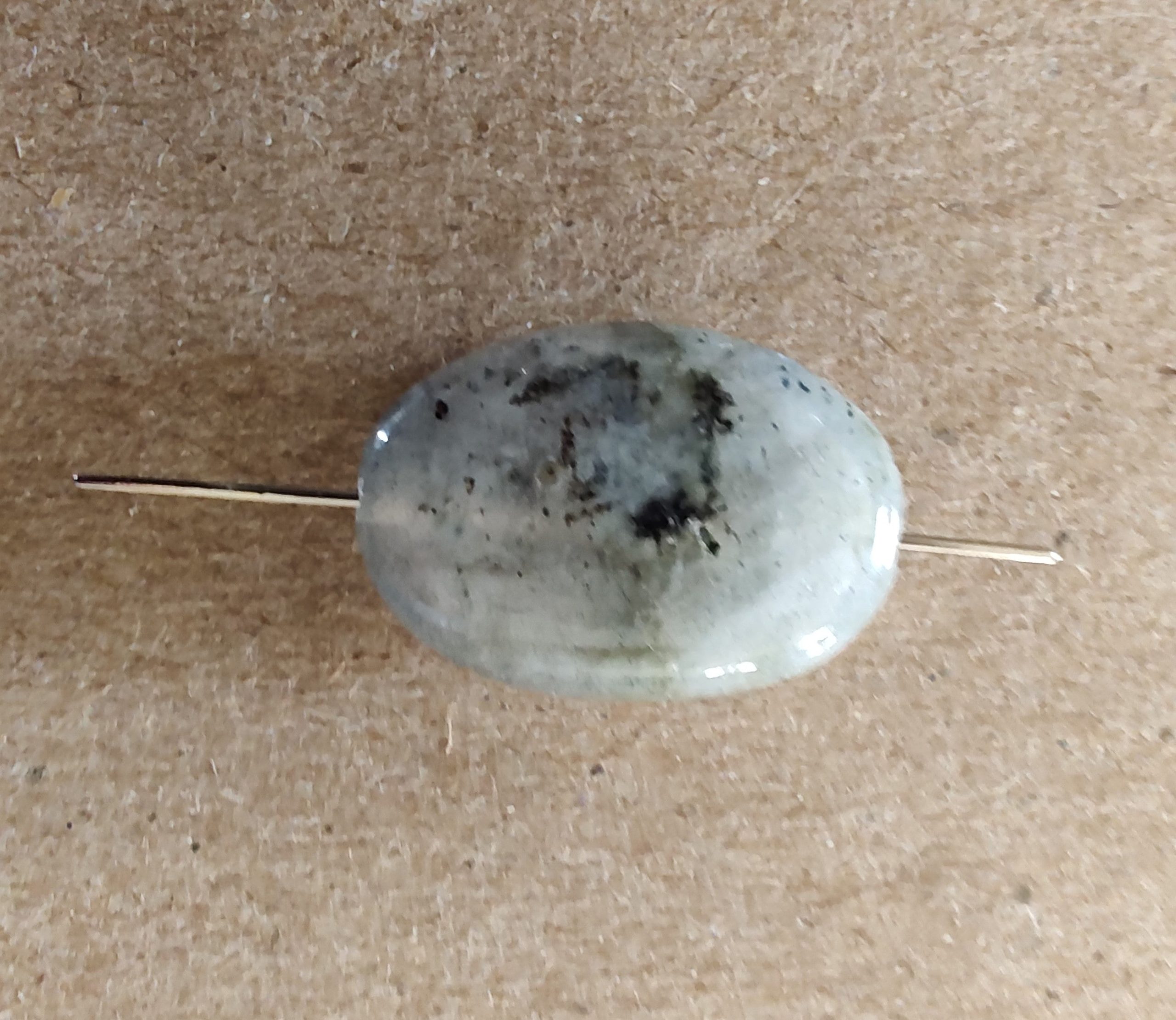 Needle Minder - GreyMarble Oval w/ needle hole