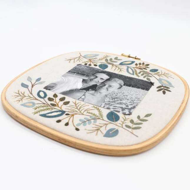 Doux souvenirs - Embroidery kit - Un chat dans l'aiguilles
