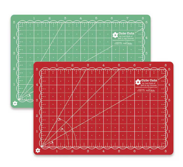 Lori Holt Cute Cuts™ Cutting Mat 5" x 8" - Red & Green