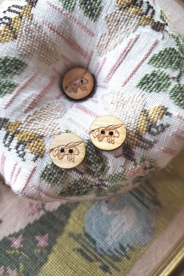 Melissa's Button Set by Heartstring Samplery