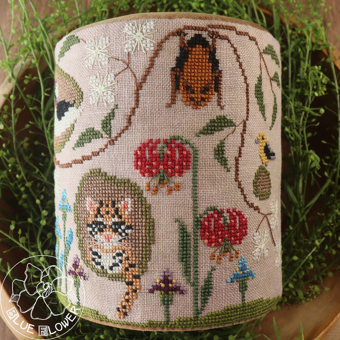 TRUNK TOWN SUMMER The Blue Flower Cross Stitch Pattern
