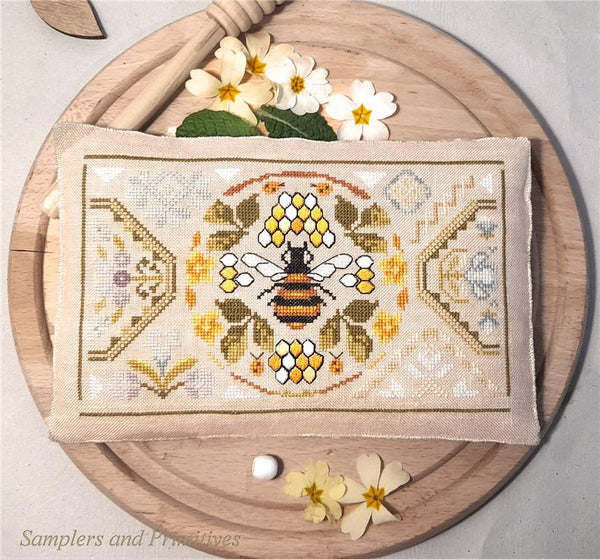 The Bee Quaker Cross Stitch by Samplers and Primitives - Paper Pattern