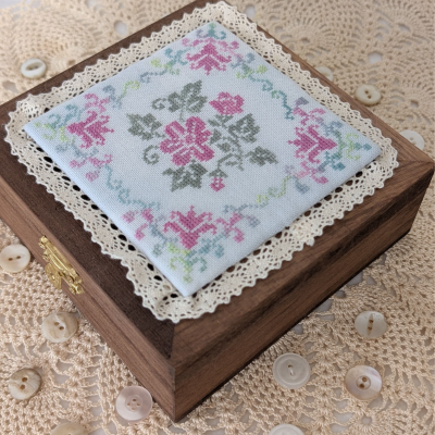 Eleanor's Bouquet Cross Stitch by The Mindful Needle - Paper Pattern