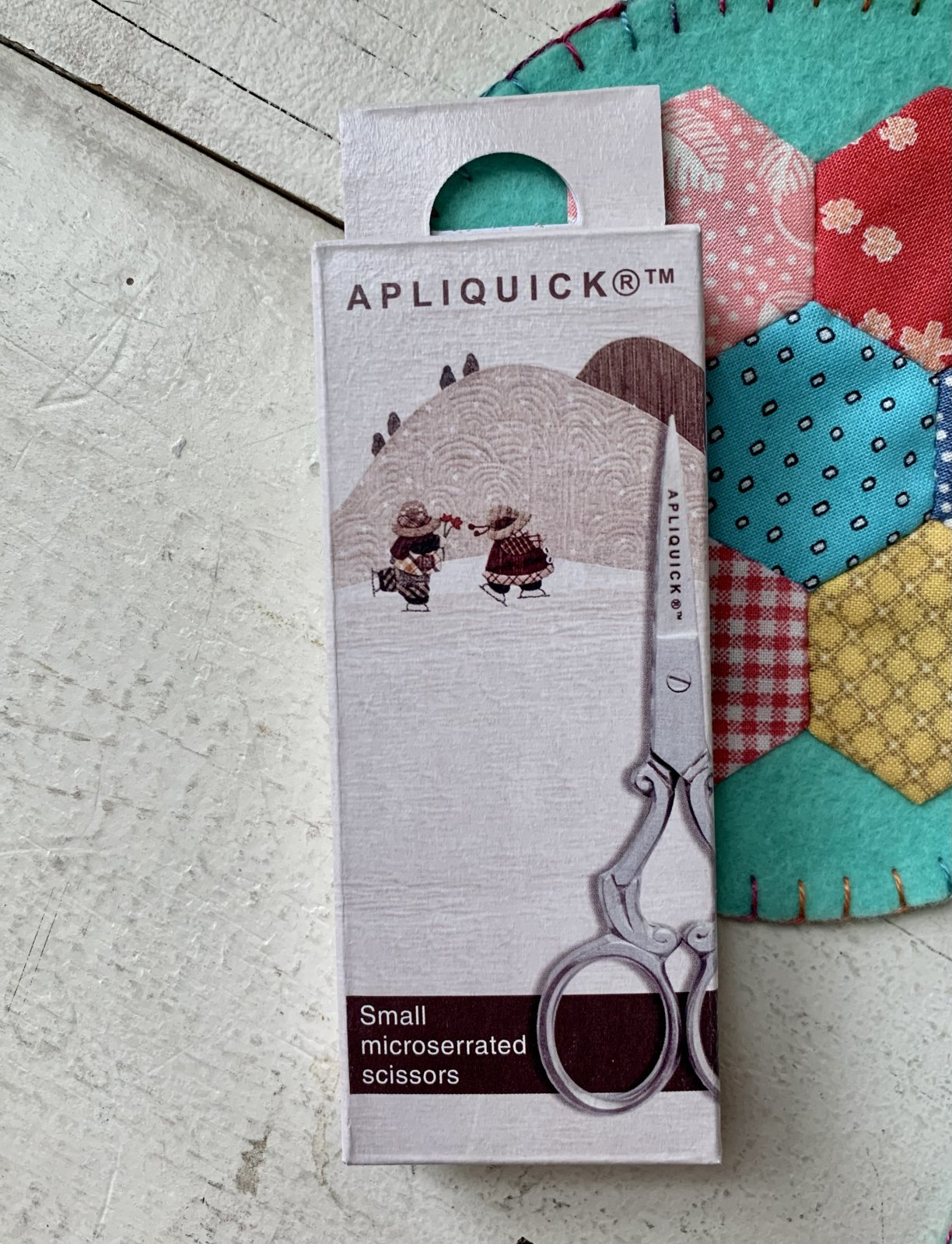 SMALL MICROSERRATED SCISSORS - APLIQUICK