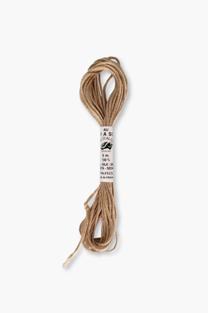 Au Ver à Soie Soie d’Alger Paris “4533” – 5 m Skein – Silk Thread
