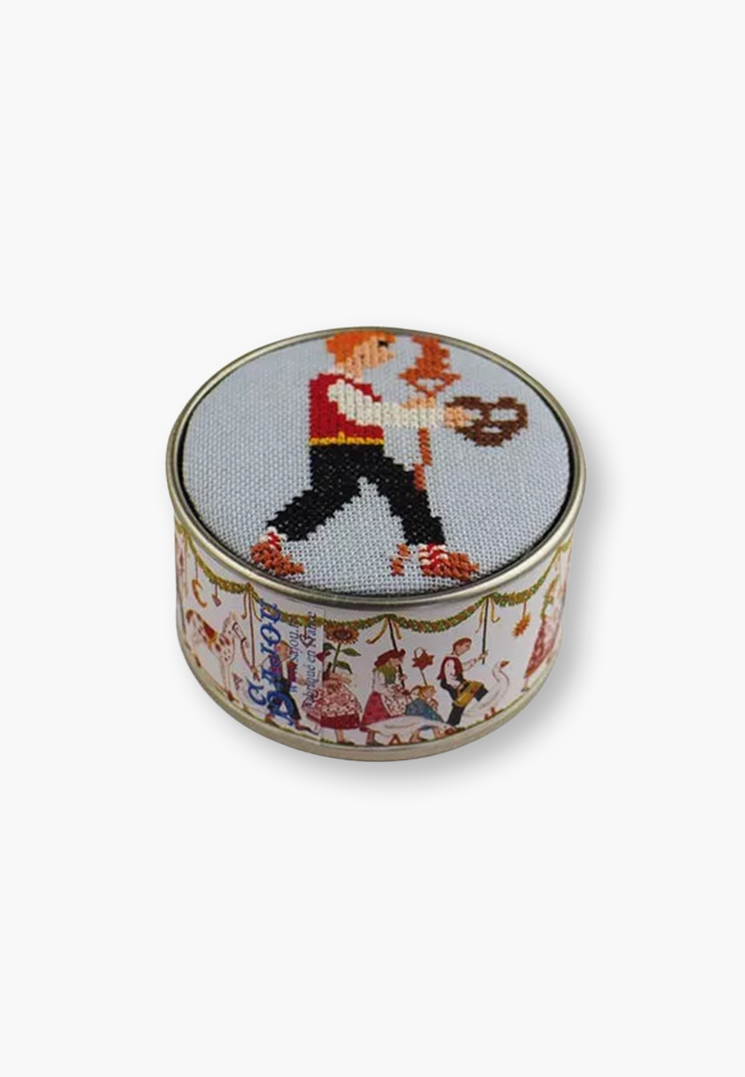 MAISON SAJOU – Round Box with Alsatian Pretzel Boy Cross-Stitch Kit – Beginner